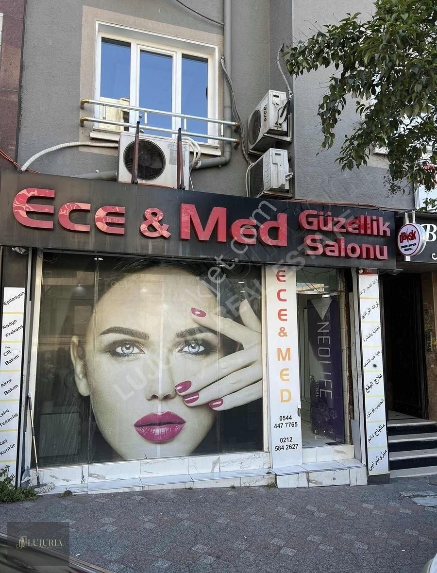 Fındıkzade'de Cadde Üstü Düz Ayak Giriş Devirlik Merkez