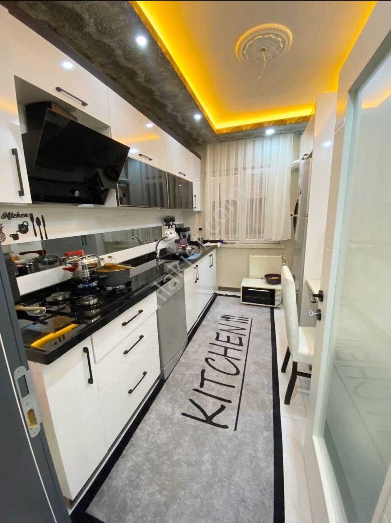 Emlak Danışmanımdan 2+1 Full Eşyalı Full Yapılı Balkonlu Trene Yürüme Mesafesinde Kiralık Daire