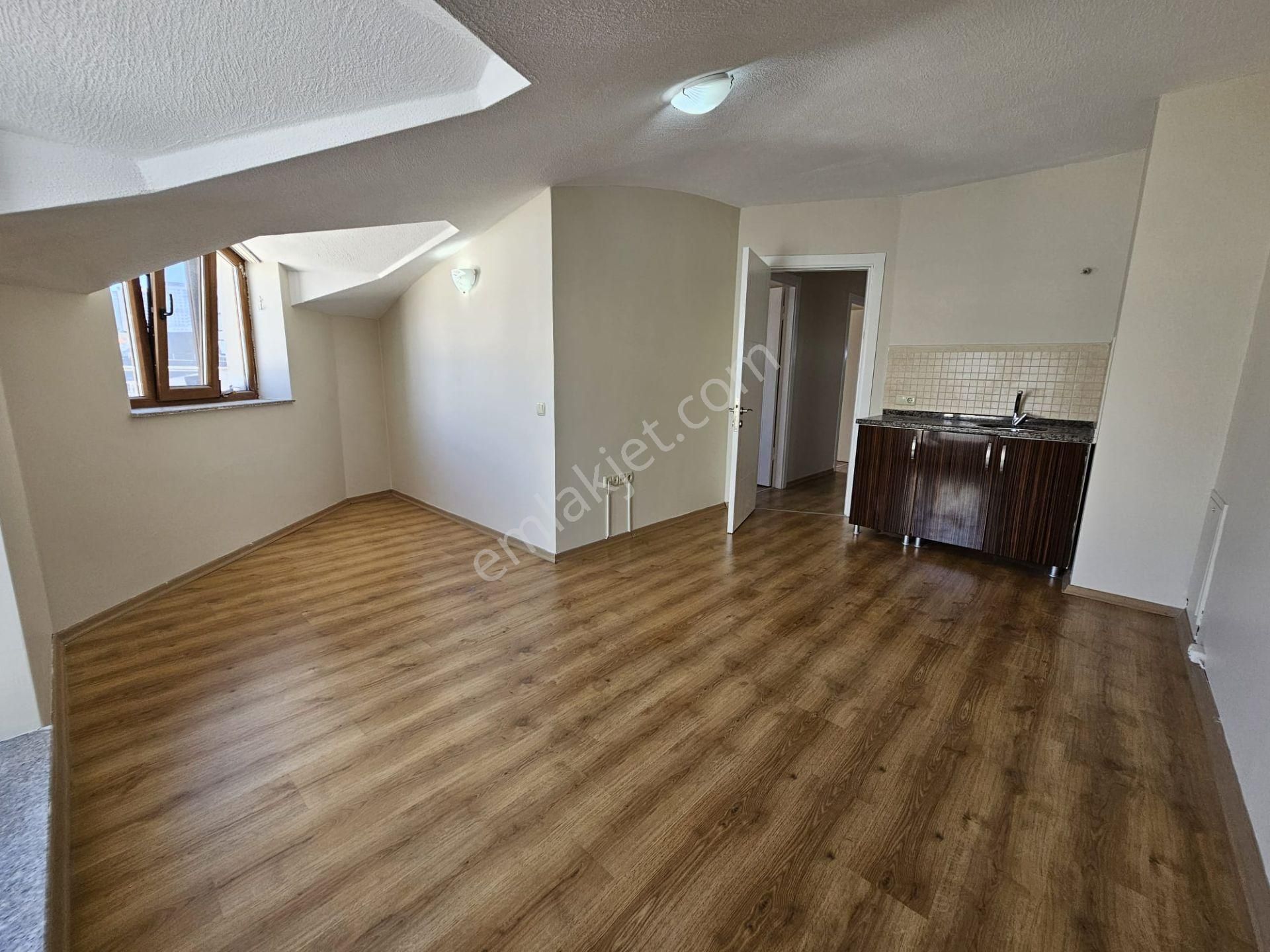 Küçükyalı Altıntepede Kombili Kapalı Otoparklı 140m2 3+2 Dubleks - Görsel 10