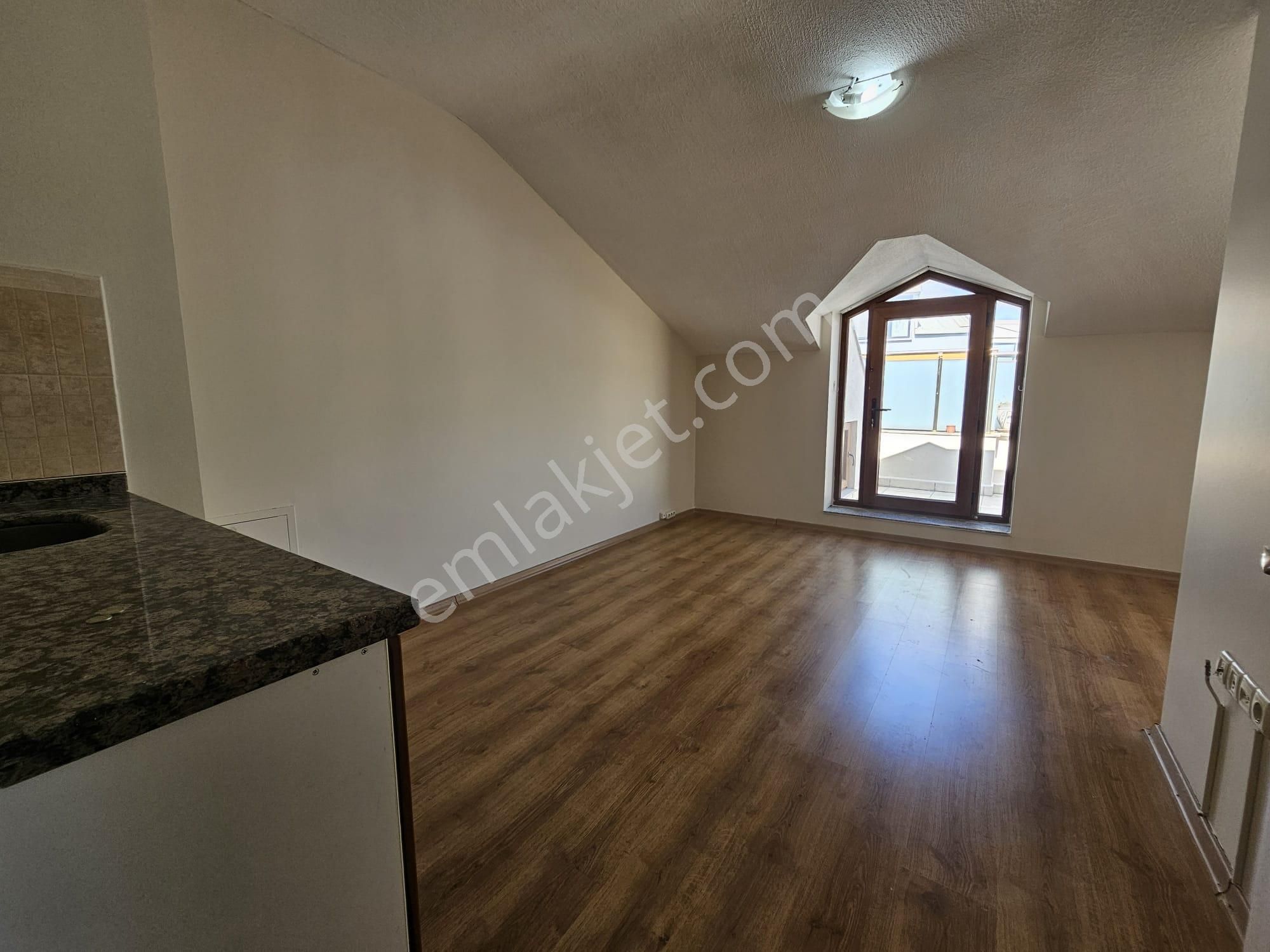 Küçükyalı Altıntepede Kombili Kapalı Otoparklı 140m2 3+2 Dubleks - Görsel 11
