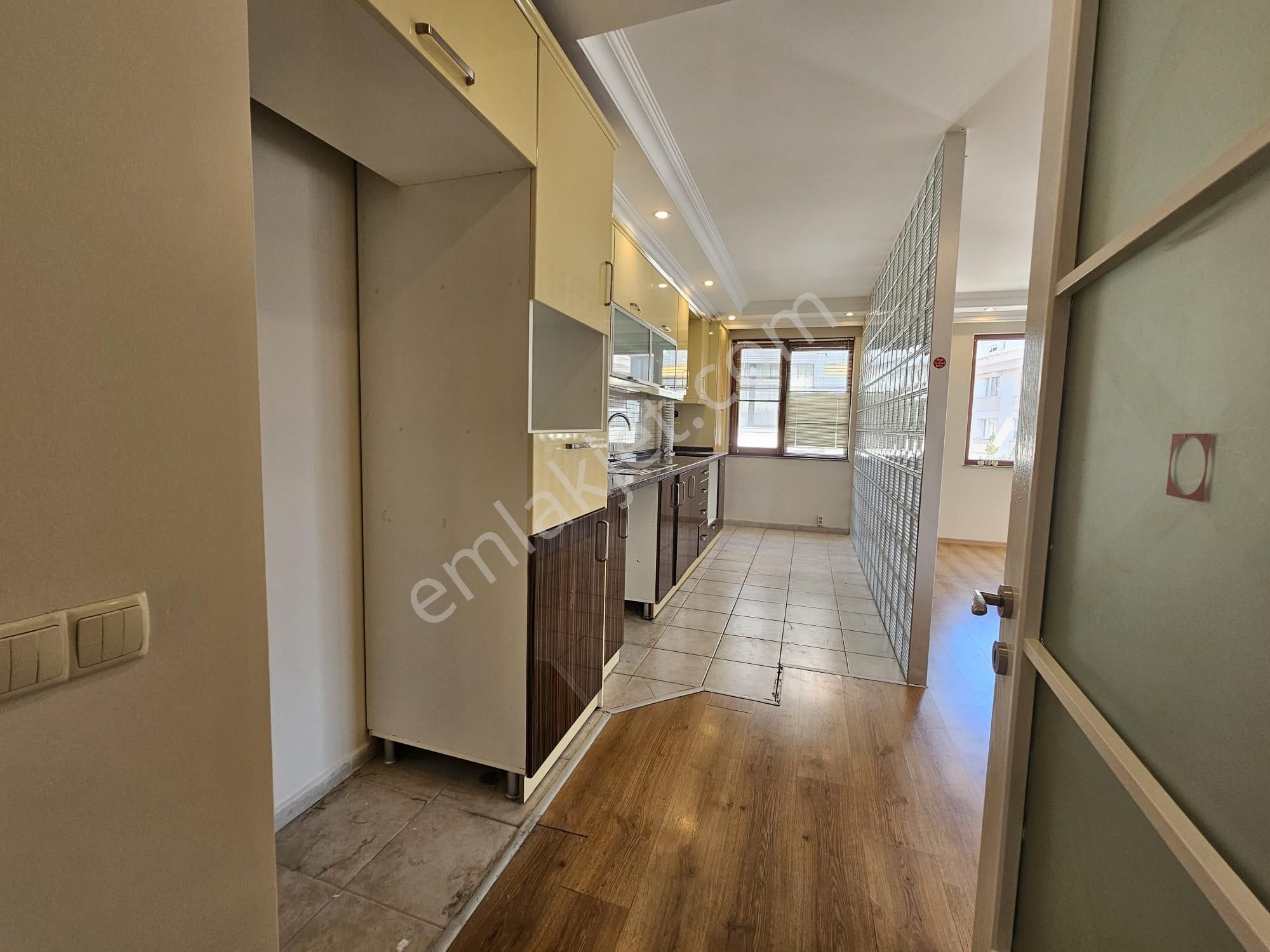 Küçükyalı Altıntepede Kombili Kapalı Otoparklı 140m2 3+2 Dubleks - Görsel 28