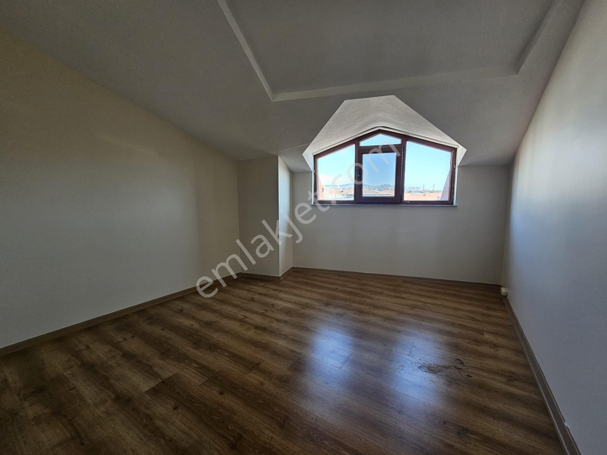 Küçükyalı Altıntepede Kombili Kapalı Otoparklı 140m2 3+2 Dubleks - Görsel 12