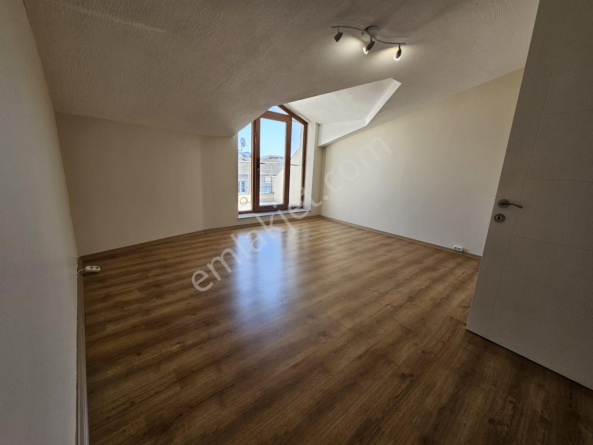 Küçükyalı Altıntepede Kombili Kapalı Otoparklı 140m2 3+2 Dubleks - Görsel 20