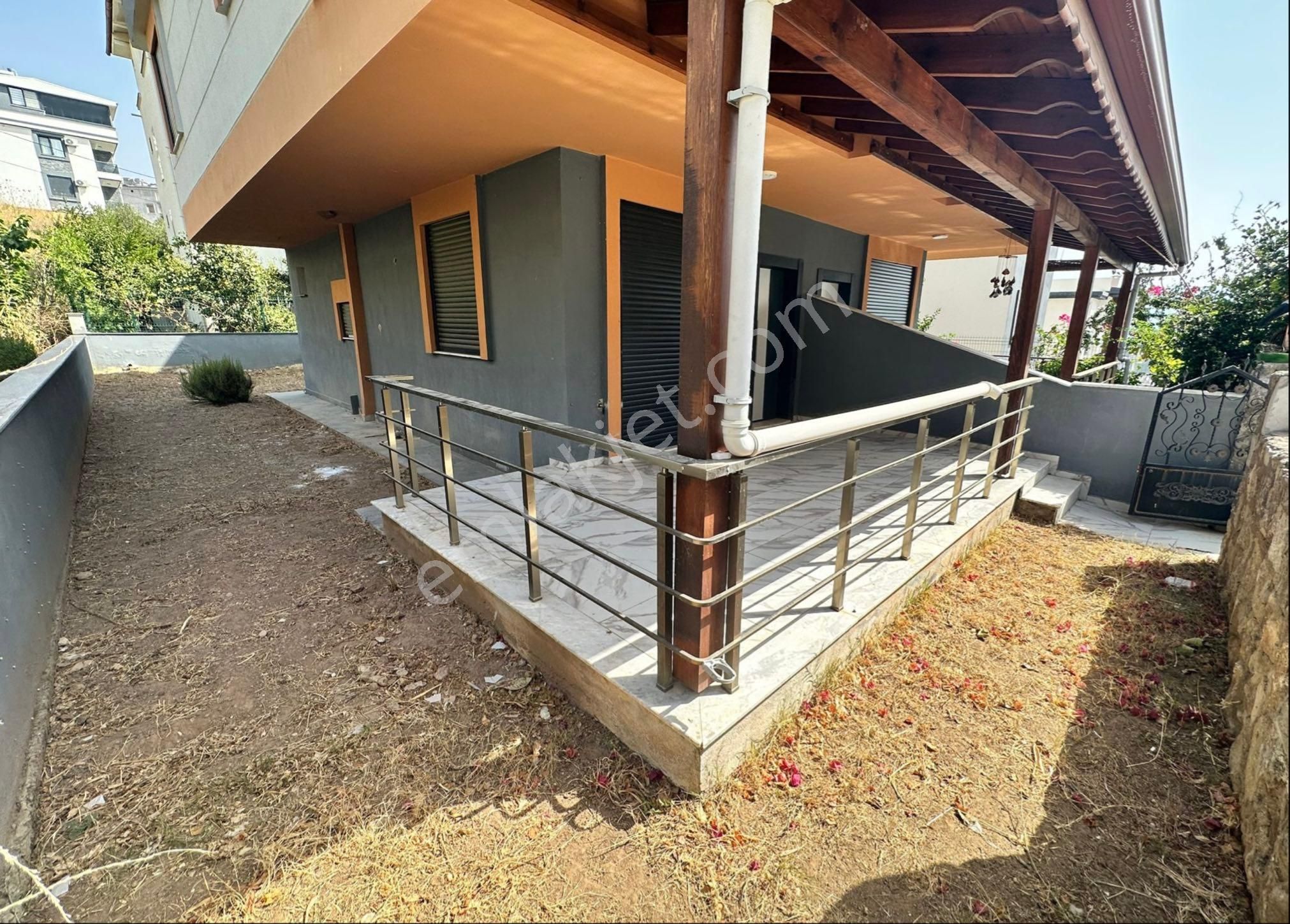 Atatürk Mah Geniş Bahçeli,deniz Manzaralı 3+1 Villa - Görsel 2