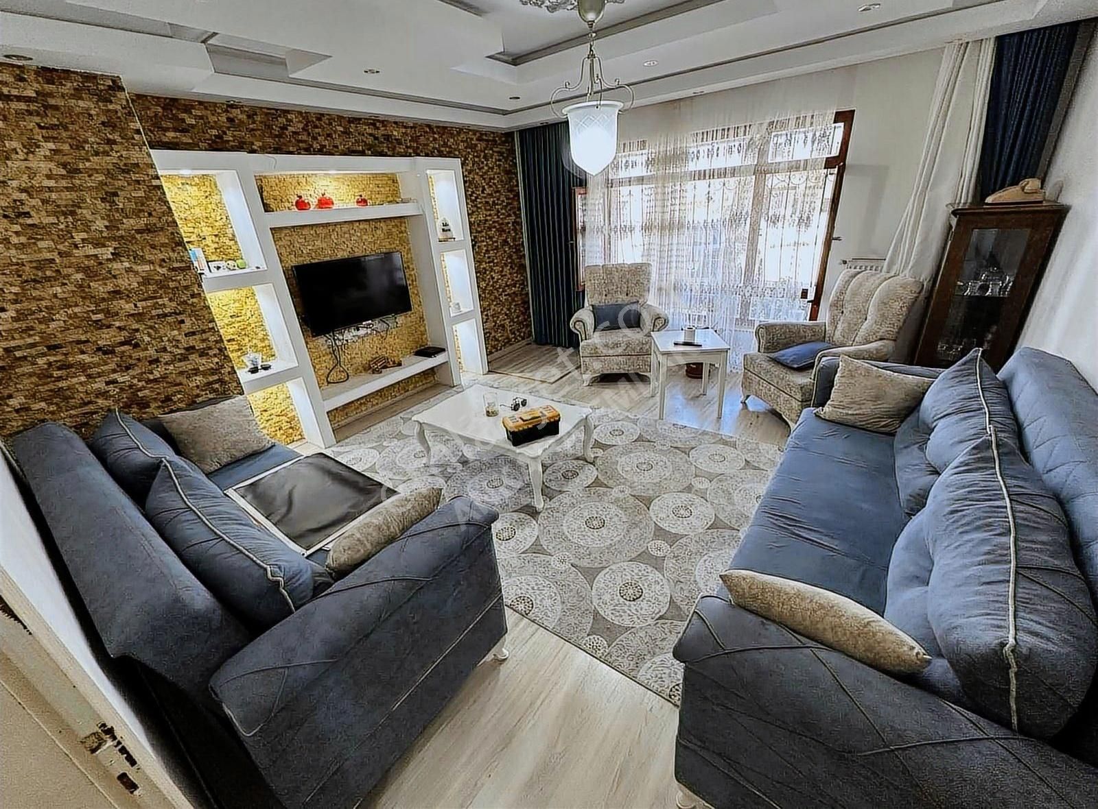 Ankara Emlak'tan Açın Caddesi Full Eşyalı 3+1 Kiralık Daire