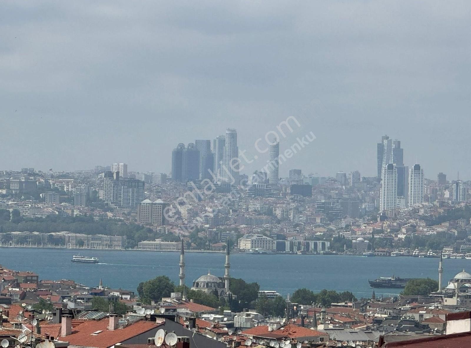 Zeynep Kamil'de Harika Boğaz Manzaralı Geniş 3+1 Daire