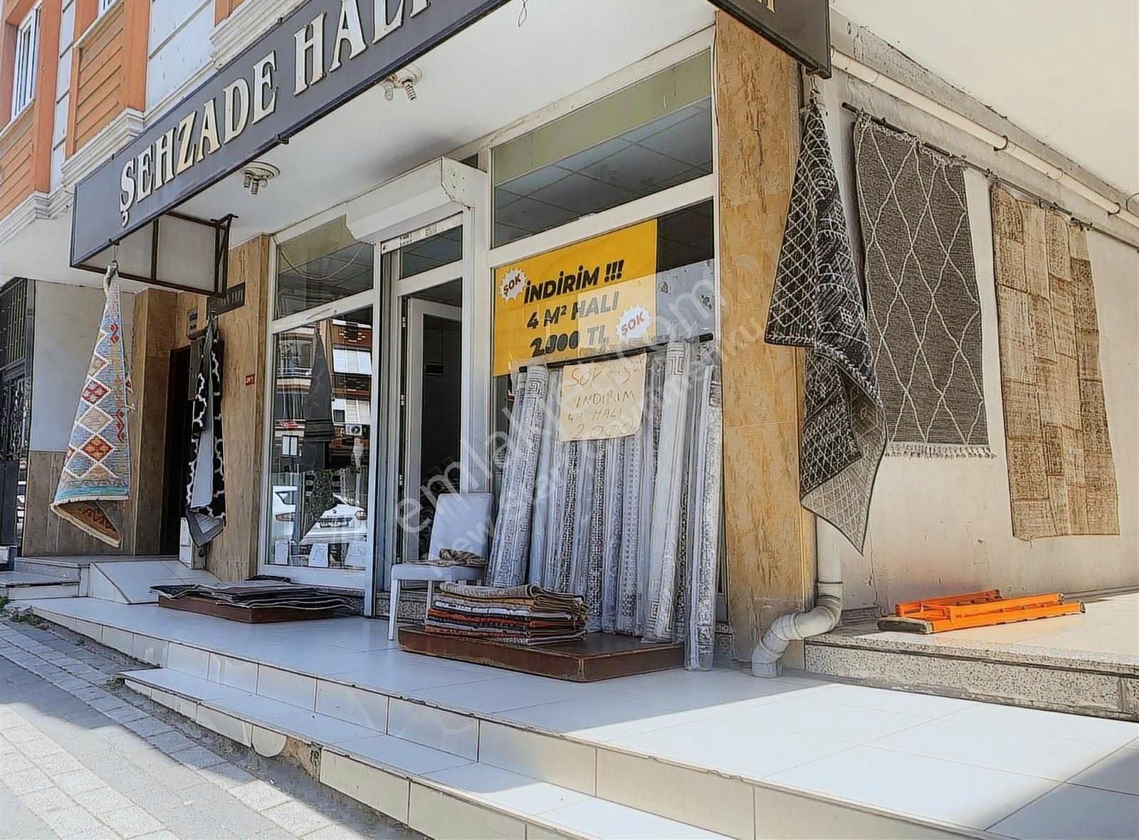 Üsküdar Bulgurlu Ana Cadde Üzerinde Satılık İşyeri