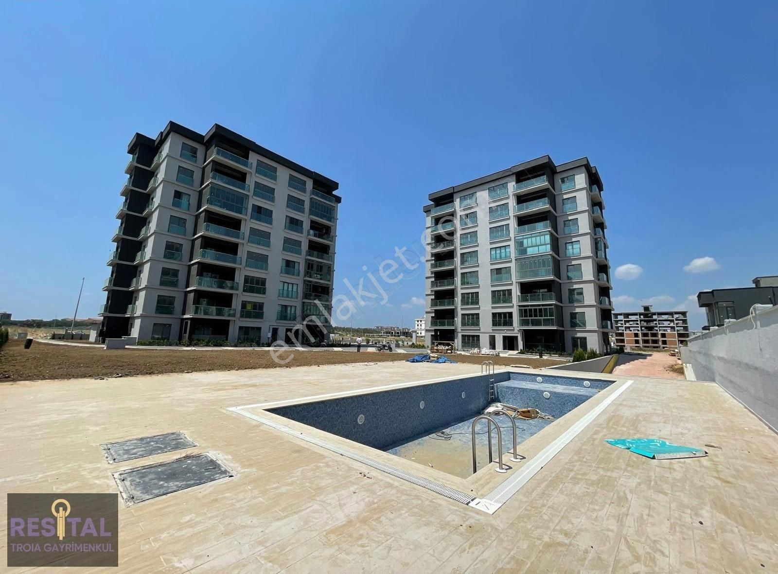 Çanakkale Esenler'de Kapalı Otoparklı, Havuzlu, 3+1 Lüks Satılık