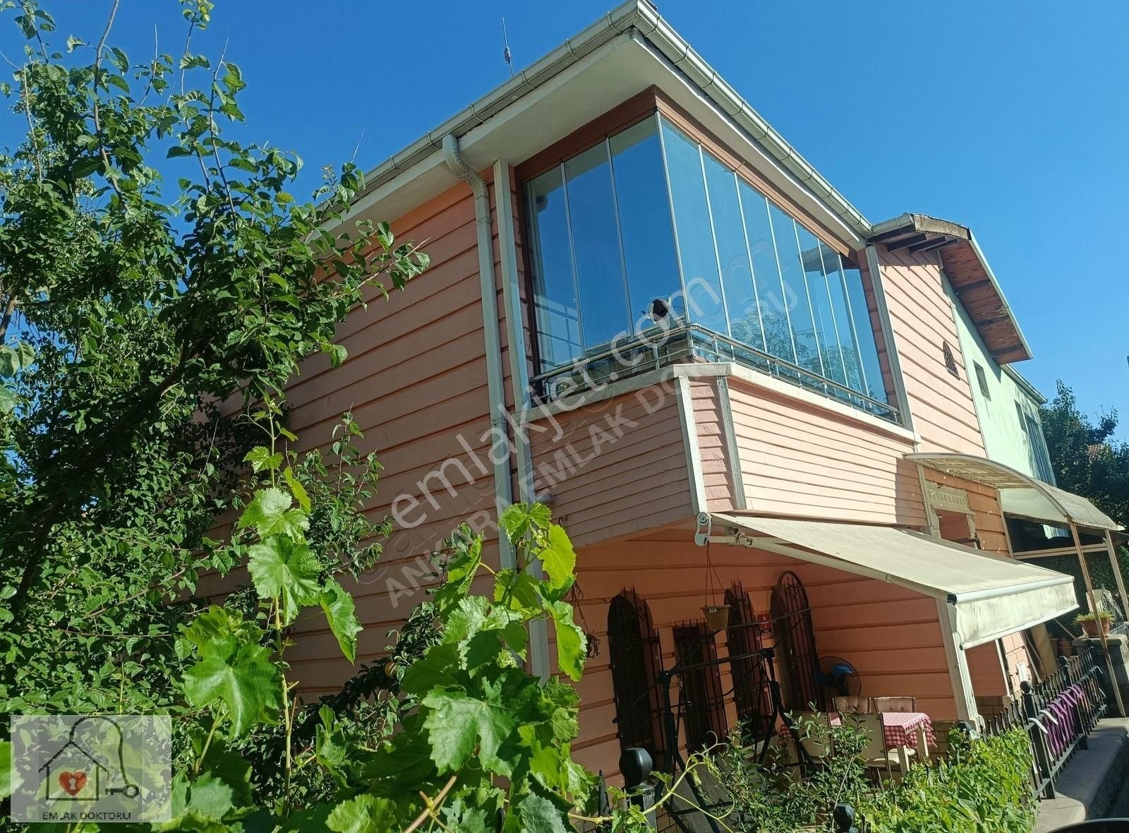 Uğur Mumcu'da Yapılı Yalıtımlı Bakımlı Park Cepheli Harika Villa