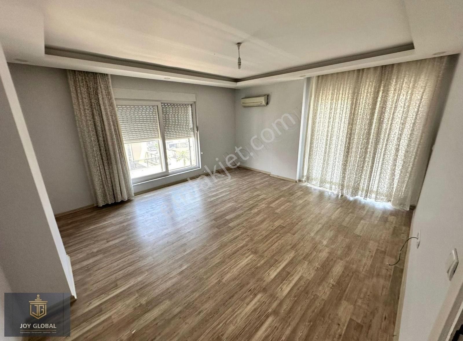 Muratpaşa Kızılarıkta Cadde Üzeri Geniş Daire
