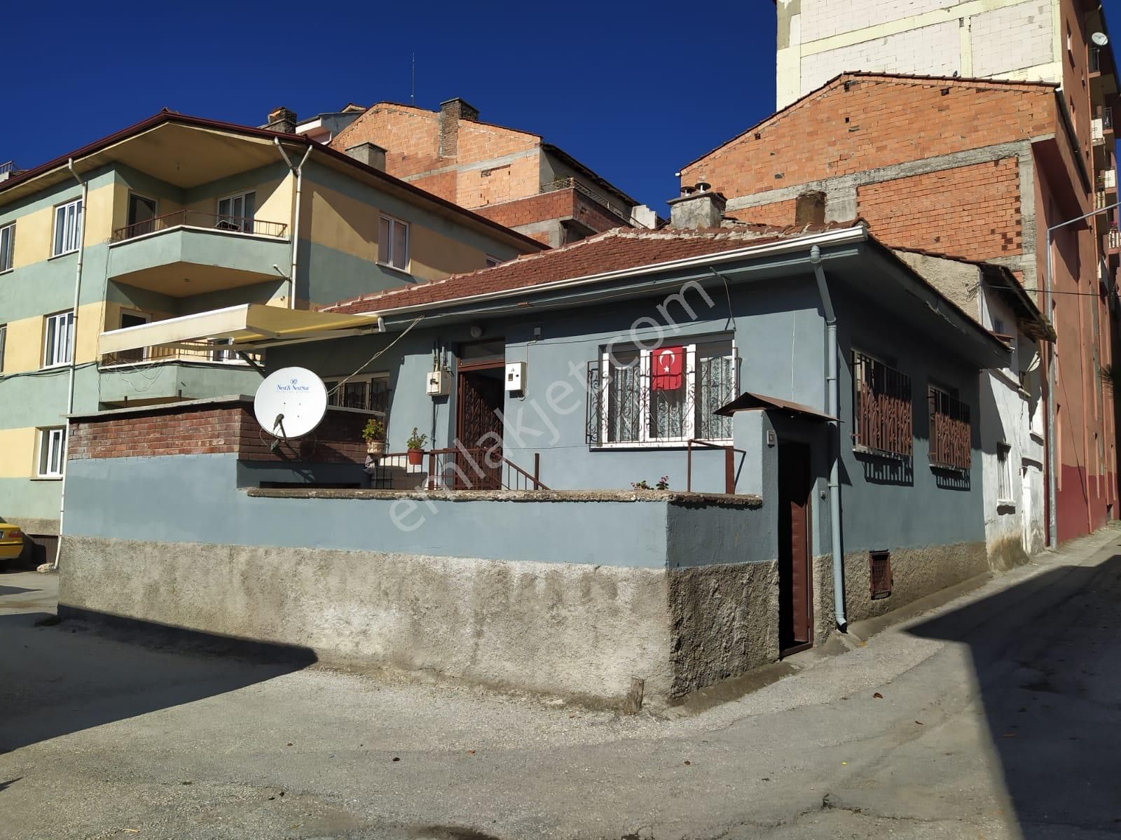 Bozüyük Merkezde Satılık Müstakil Ev