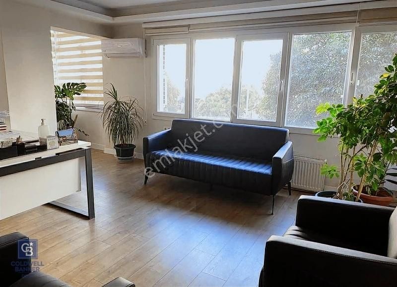 Hatay Caddesinde Satılık 2+1 Daire & Ofis