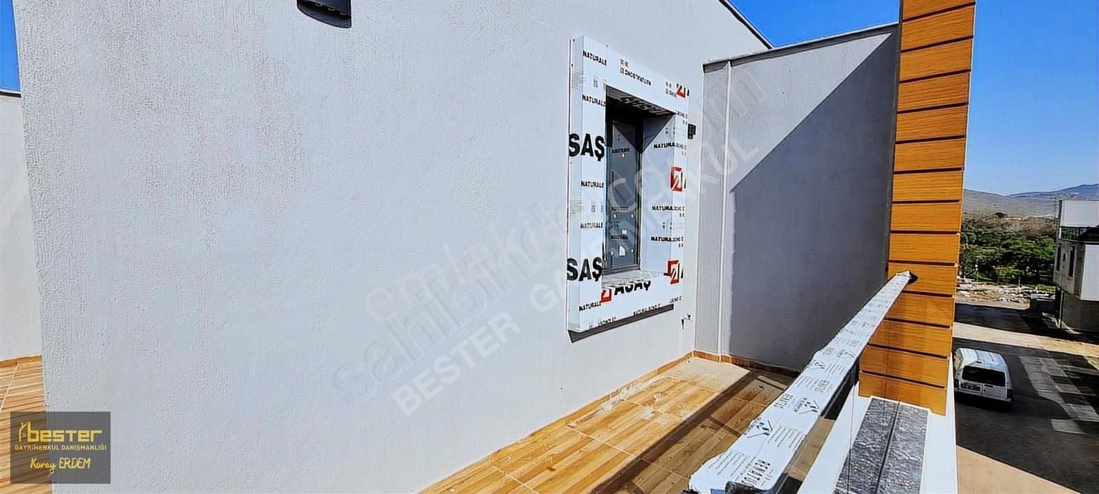 Emiralem'de Lüks Site İçerisinde 4+1 Kiralık Villa