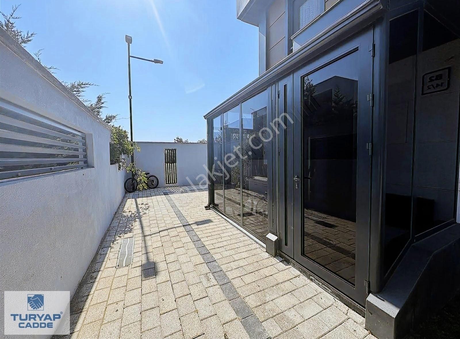 Çanakkale Güzelyalı'da Deniz Manzaralı 4+2 Satılık Lüks Villa