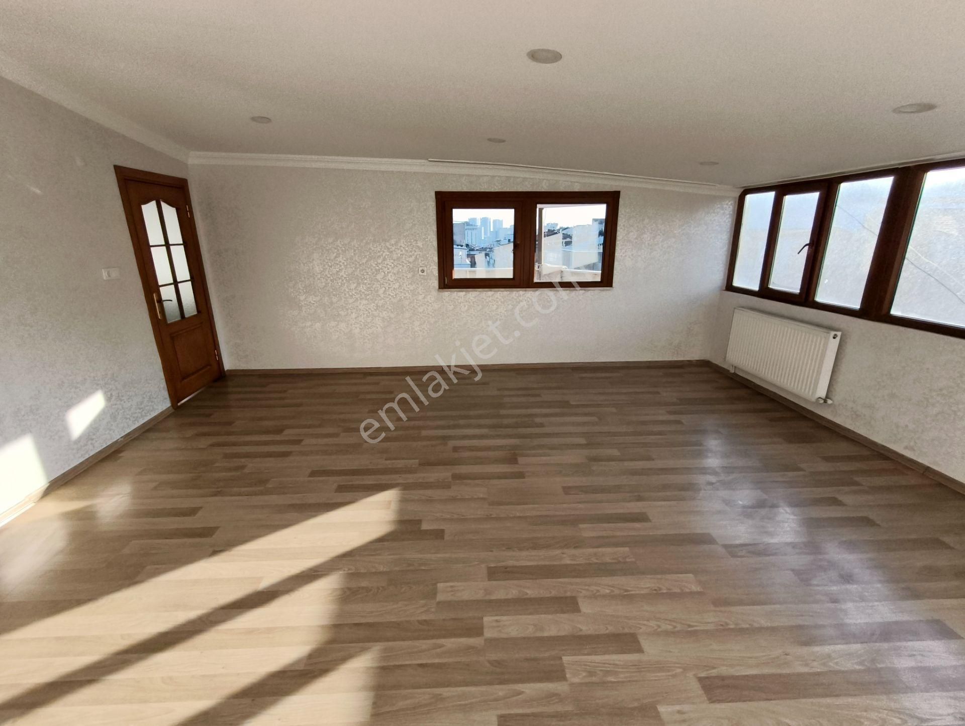 Balcıoğlundan Satılık Krediye Uygun 18 Yıllık 130 M2 Çatı Katı Daire - Görsel 2