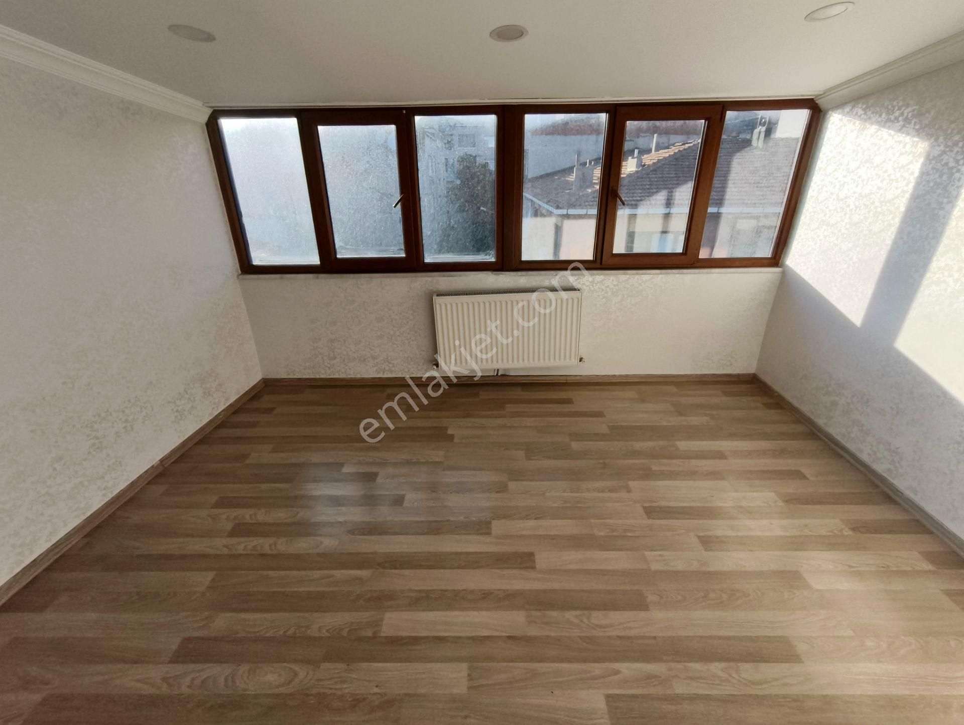 Balcıoğlundan Satılık Krediye Uygun 18 Yıllık 130 M2 Çatı Katı Daire - Görsel 6