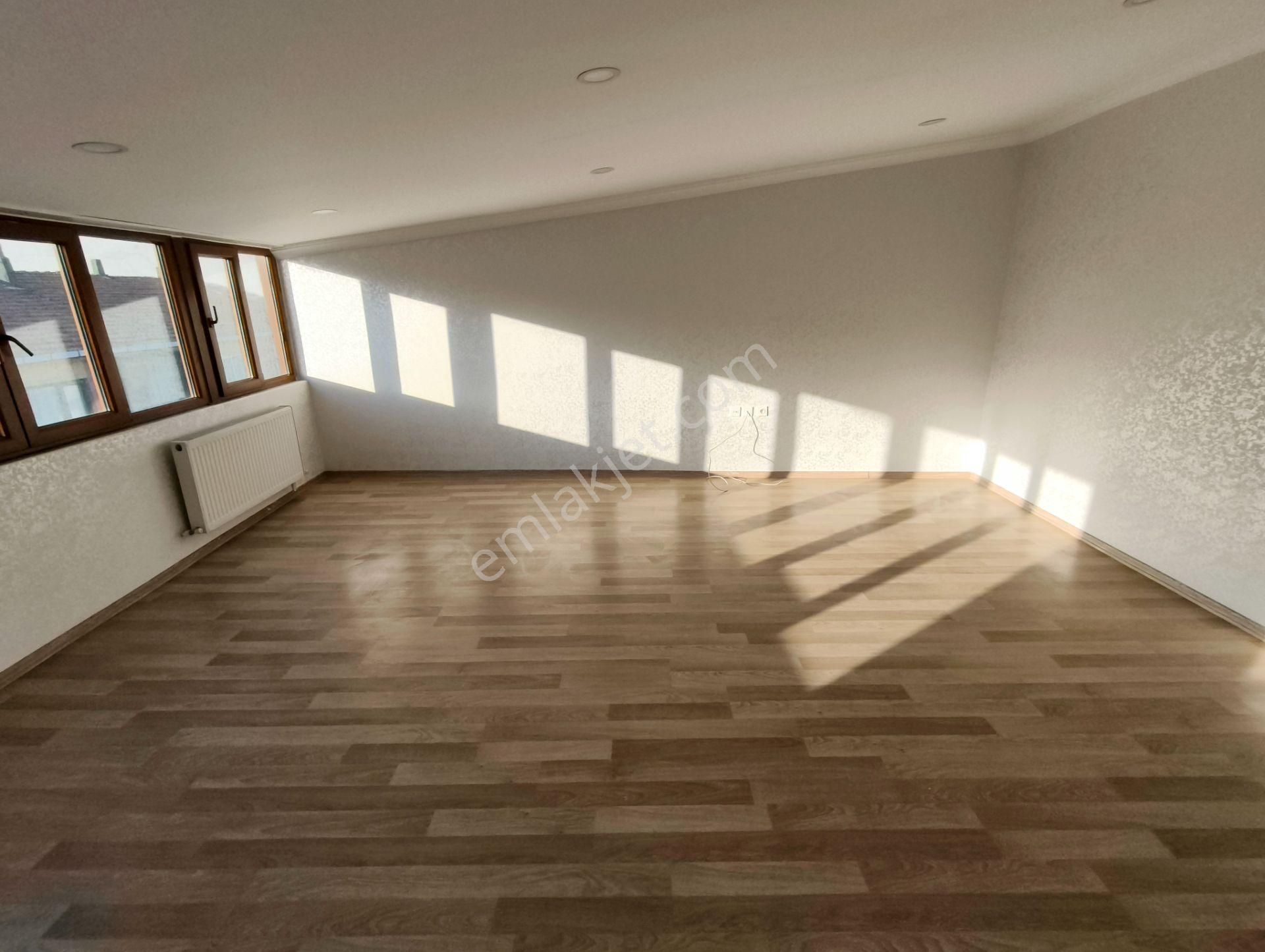 Balcıoğlundan Satılık Krediye Uygun 18 Yıllık 130 M2 Çatı Katı Daire - Görsel 3