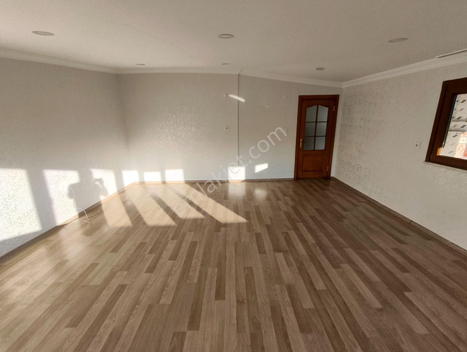 Balcıoğlundan Satılık Krediye Uygun 18 Yıllık 130 M2 Çatı Katı Daire - Görsel 4