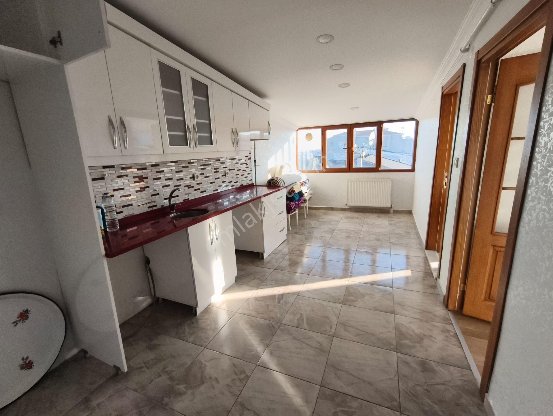 Balcıoğlundan Satılık Krediye Uygun 18 Yıllık 130 M2 Çatı Katı Daire - Görsel 15