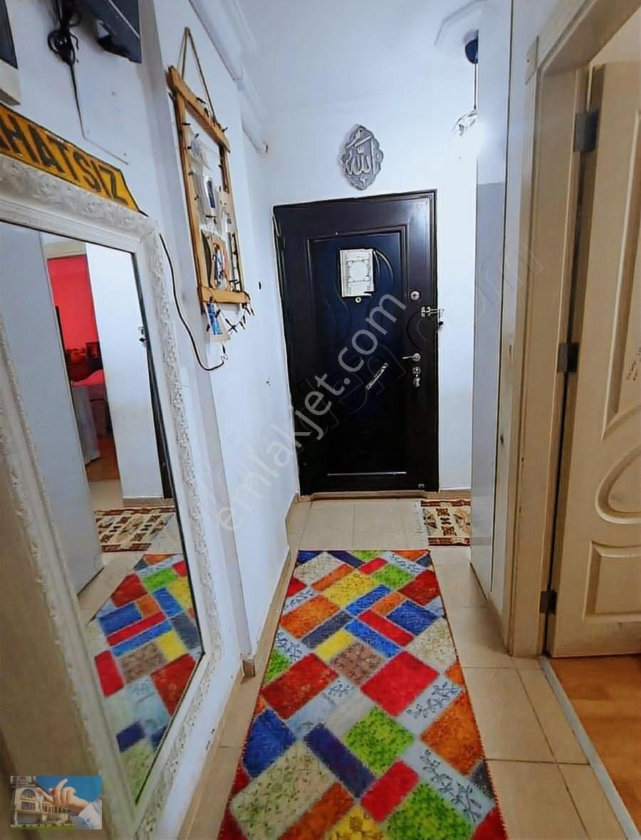 Bakmadan Geçmeyin Geniş Yüksek Giriş