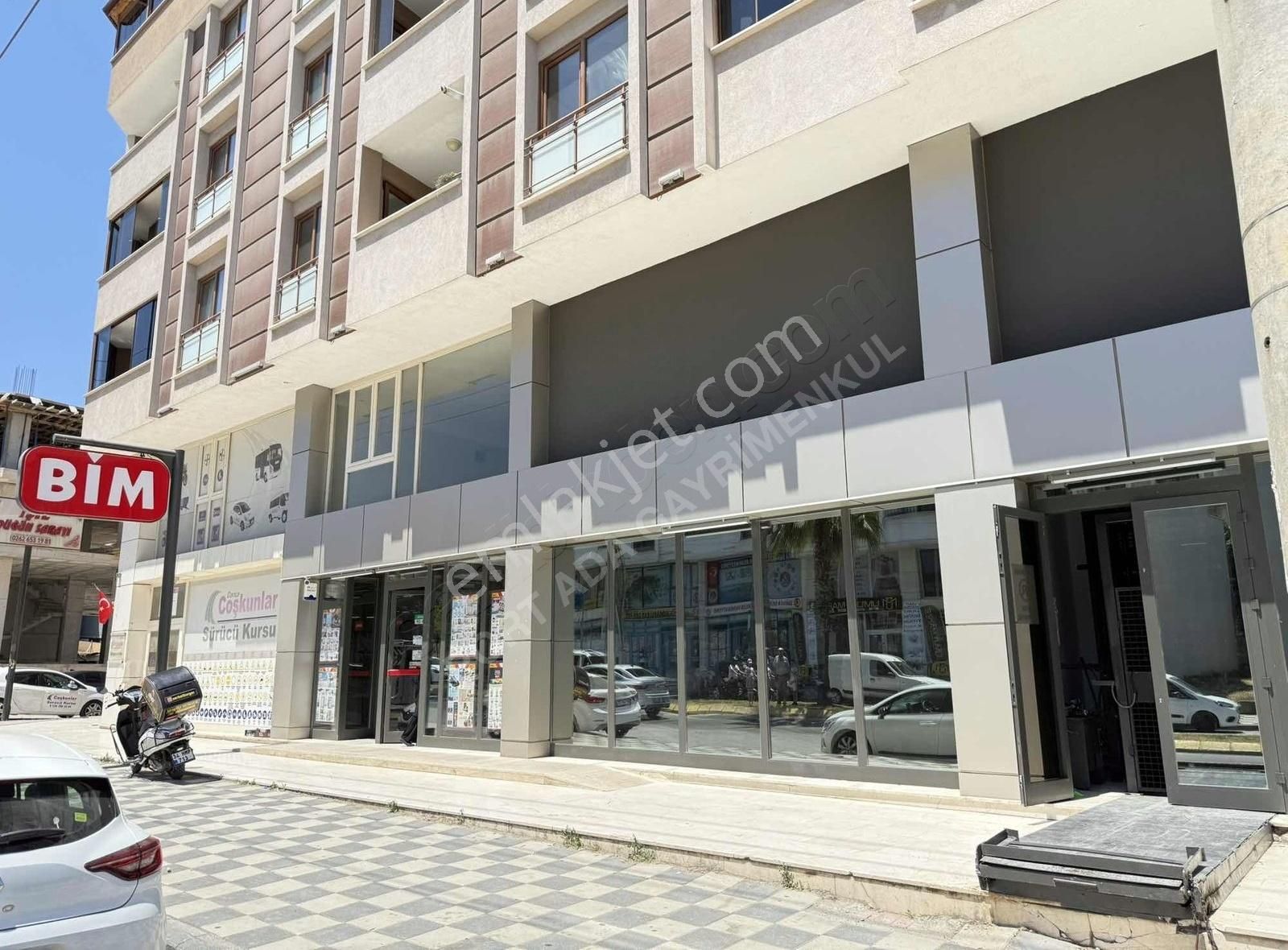 Darıca Ticari Atatürk Caddesine Cephe 800m² Satılık İşyeri