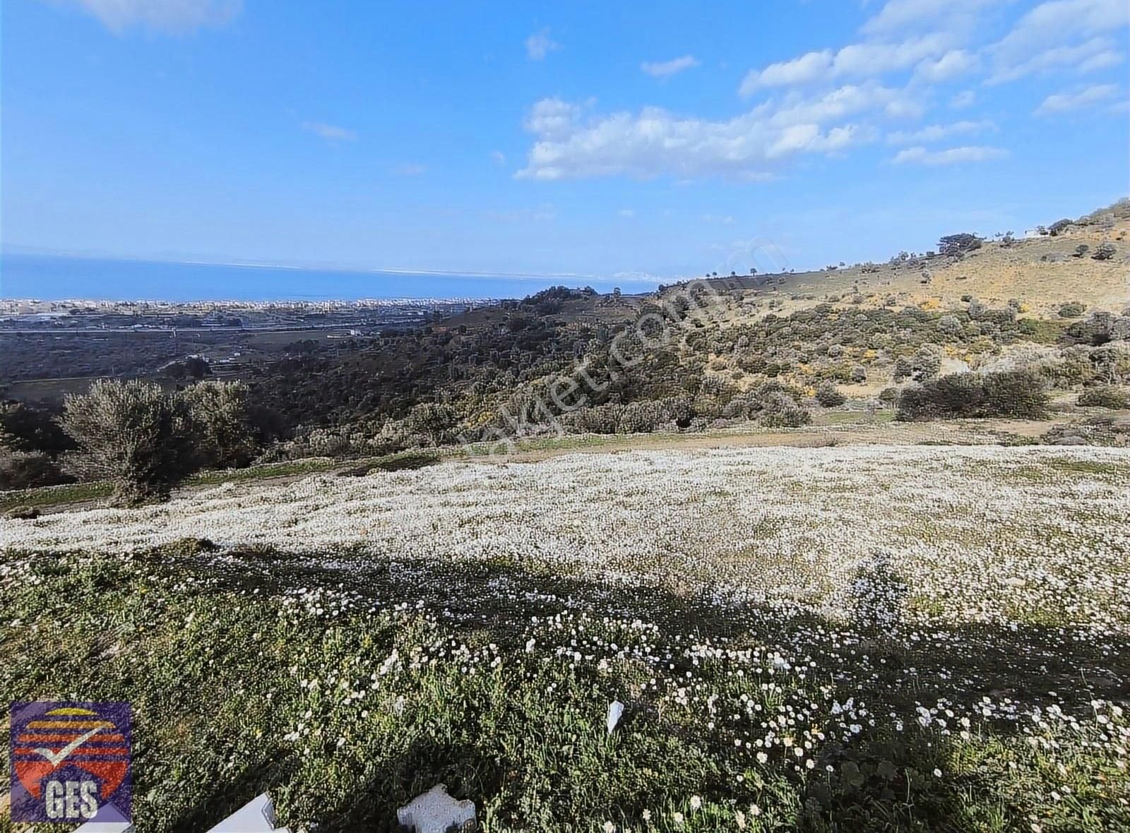 Guzelbahce De İmara Ve Ekonomiye Yakın Deniz Manzaralı Tarla
