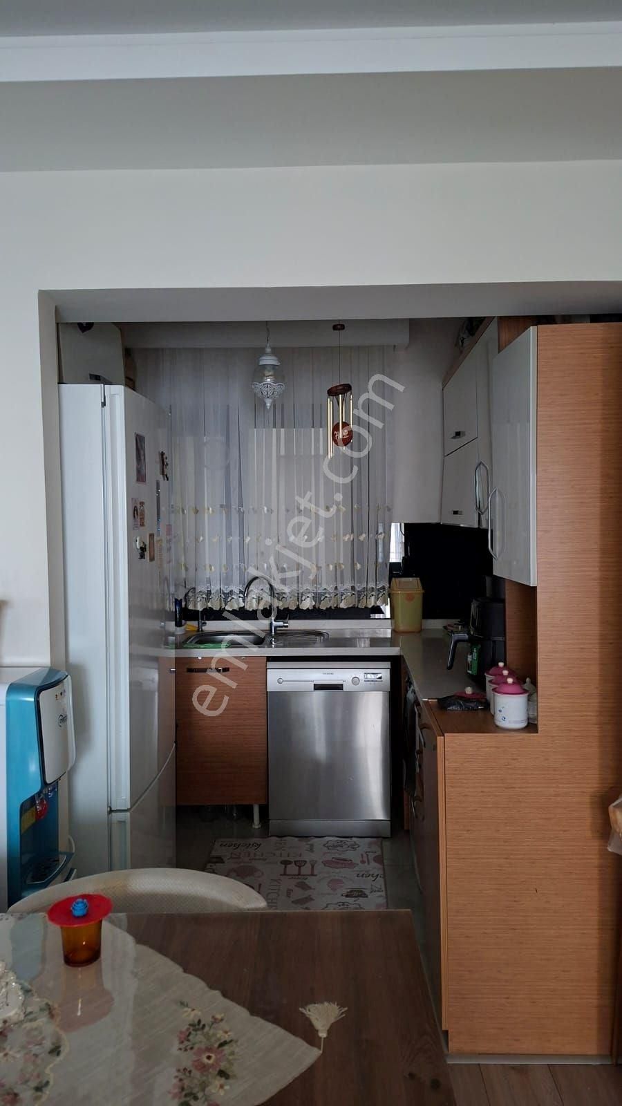 İzmir Karşıyaka Şeemiklerde Satılık 2+1 Açık Mutfak Daire - Görsel 4