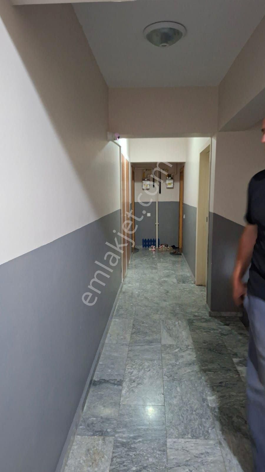 İzmir Karşıyaka Şeemiklerde Satılık 2+1 Açık Mutfak Daire - Görsel 2