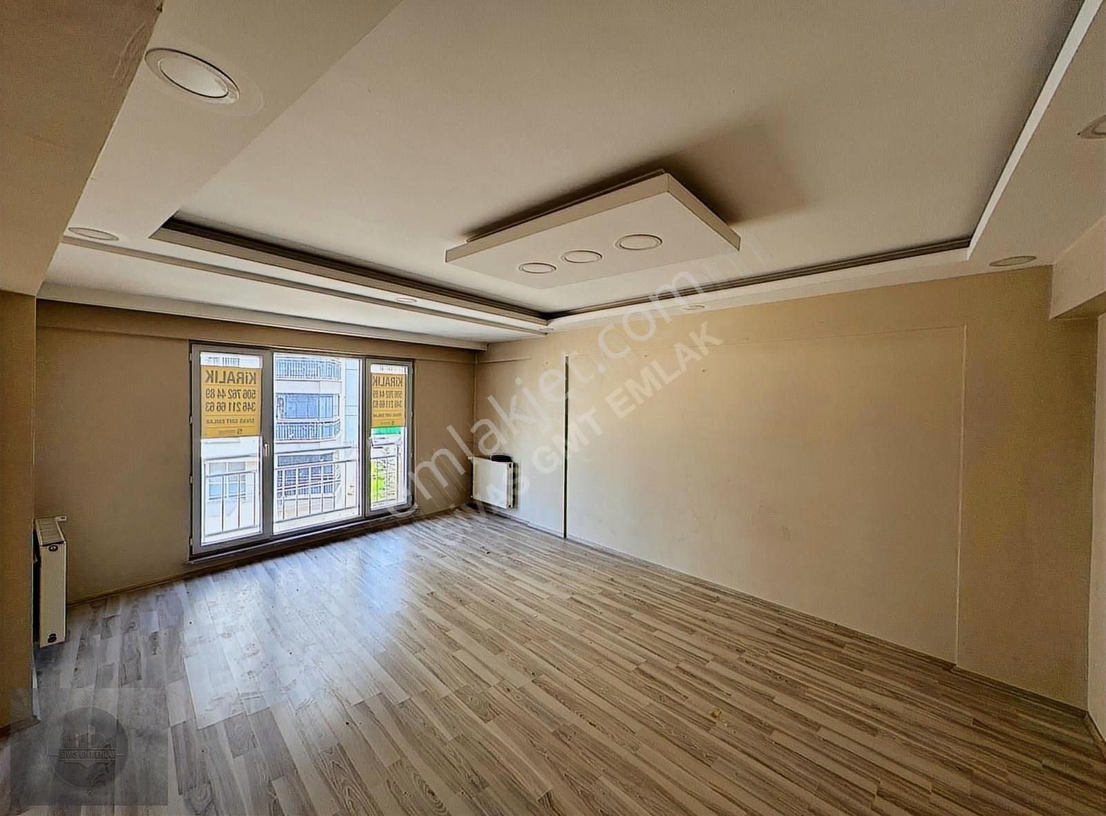 Sivas Gmt Emlak'tan Makifersoymah Kiralık Arakat Uygun 3+1 Daire