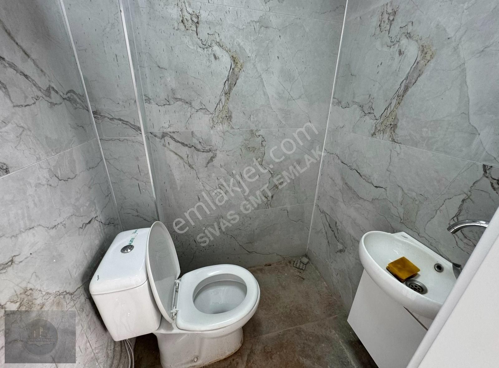 Sivas Gmt Emlak M.akifersoymah Satlık Köşebaşısıfır 115m2 Dükkan