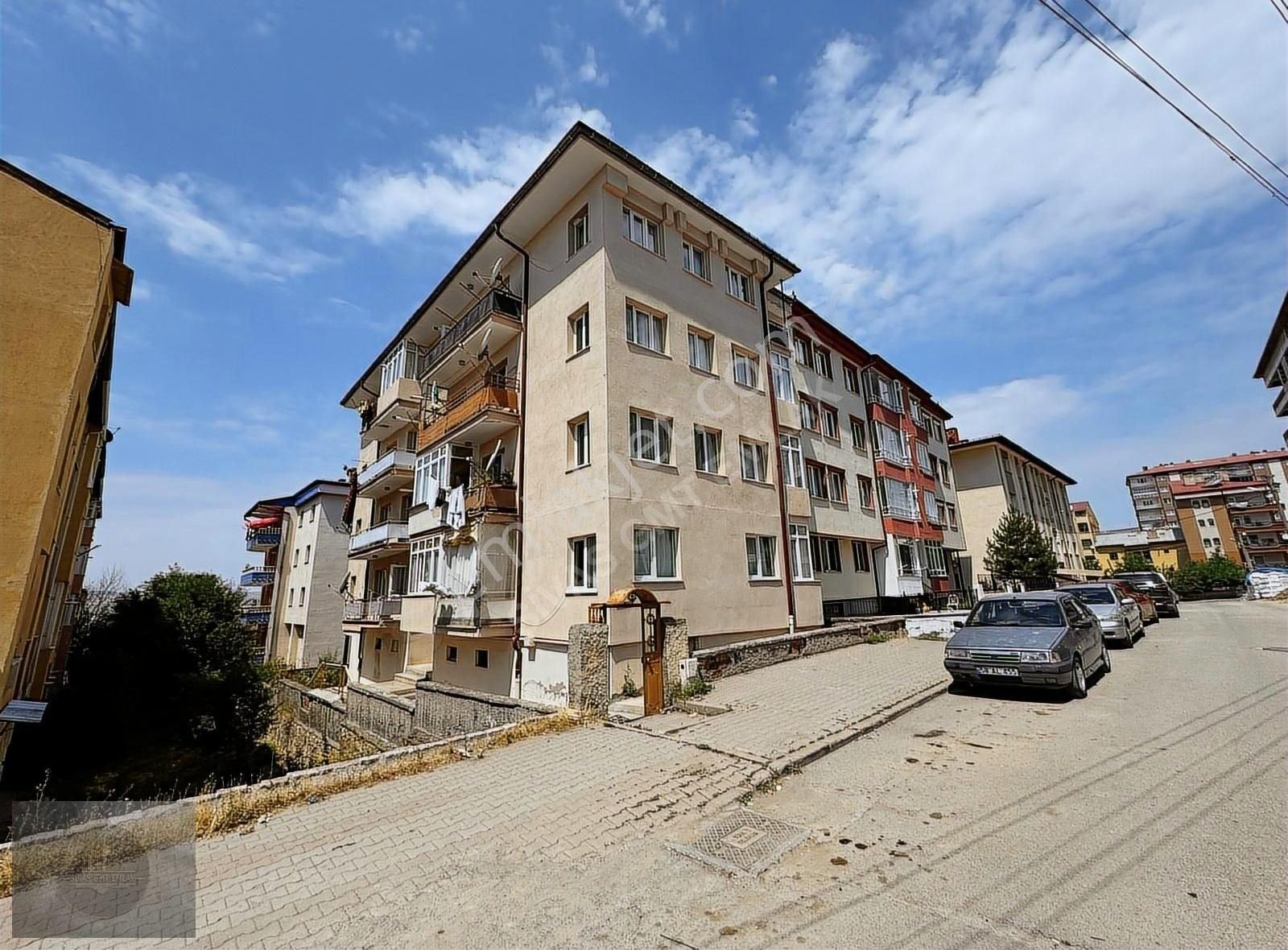 Sivas Gmt Emlak'tan Selçuklu Mah Kiralık Arakat Yapılı 3+1 Daire