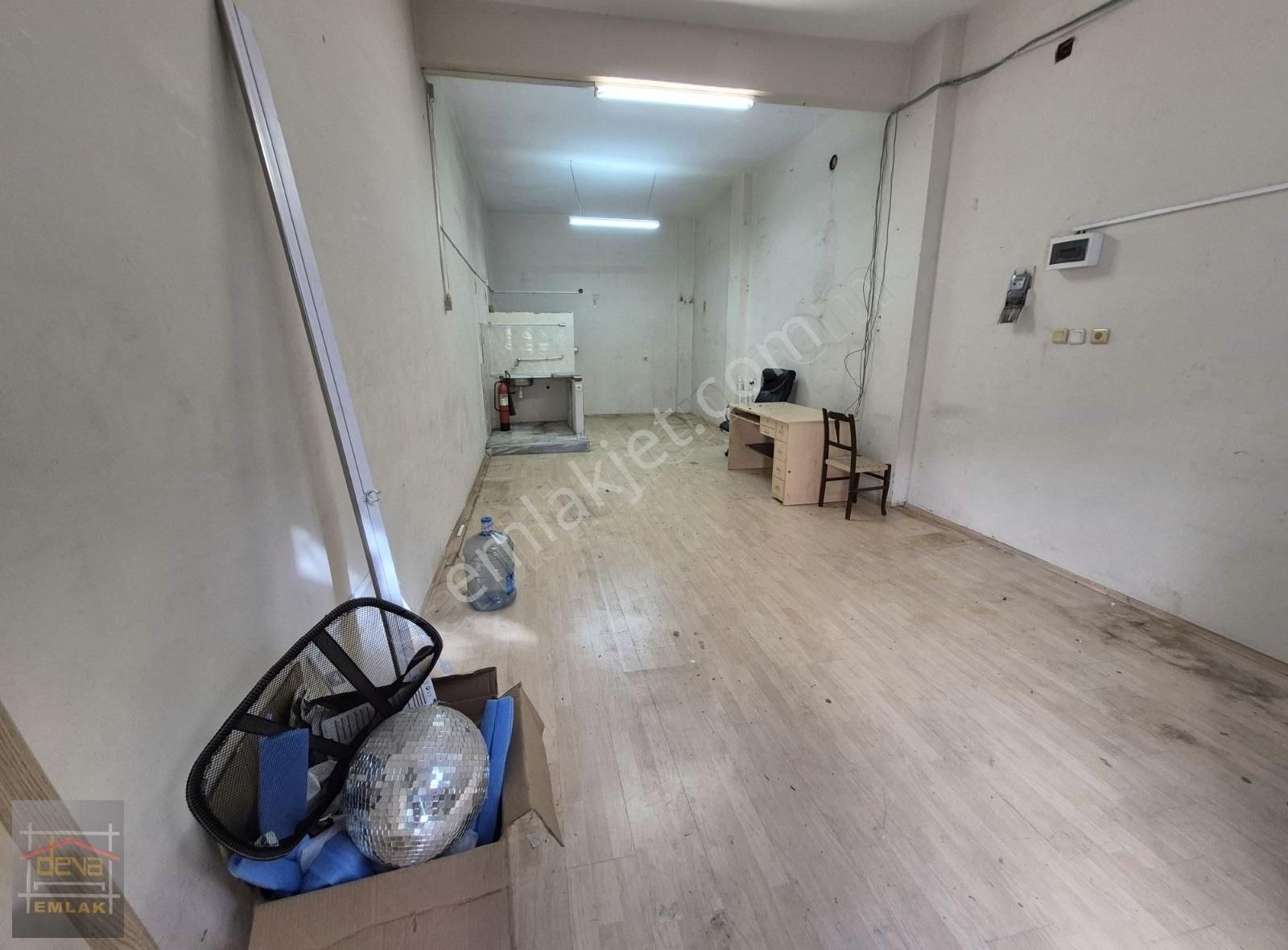 Deva'dan Halk Caddesine Yakın Yüksek Tavanlı Wc'li 55m2dükkan