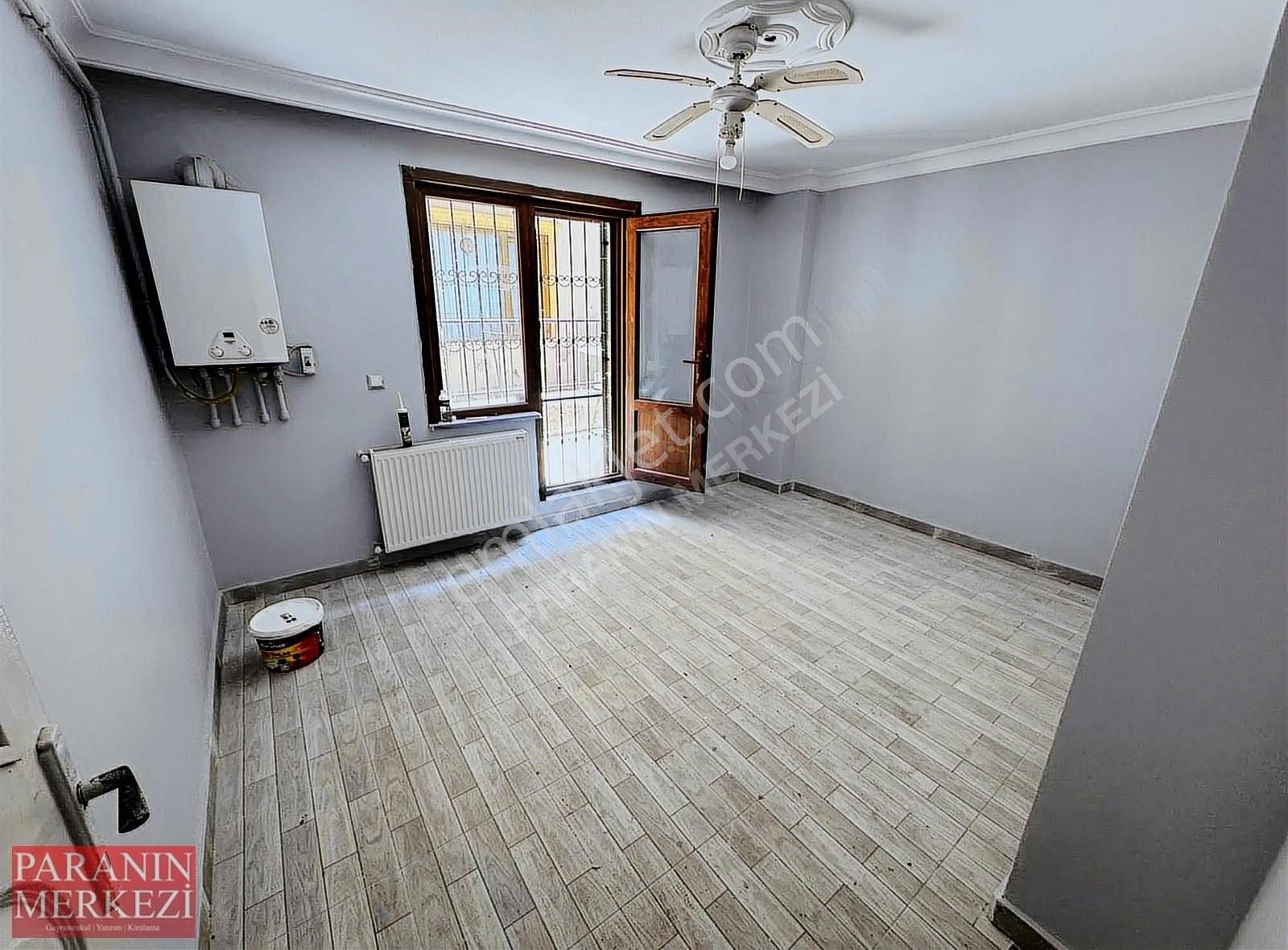 1+1 Ayrı Mutfaklı Eşyasız Balkonlu Cadde Dibi Merkezi