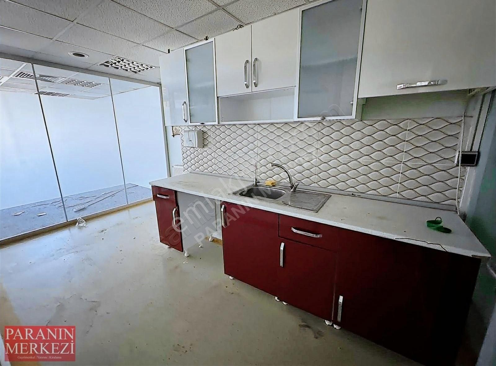Merkezi Konum 400 M2 Asansörlü Bölünebilir Ofis