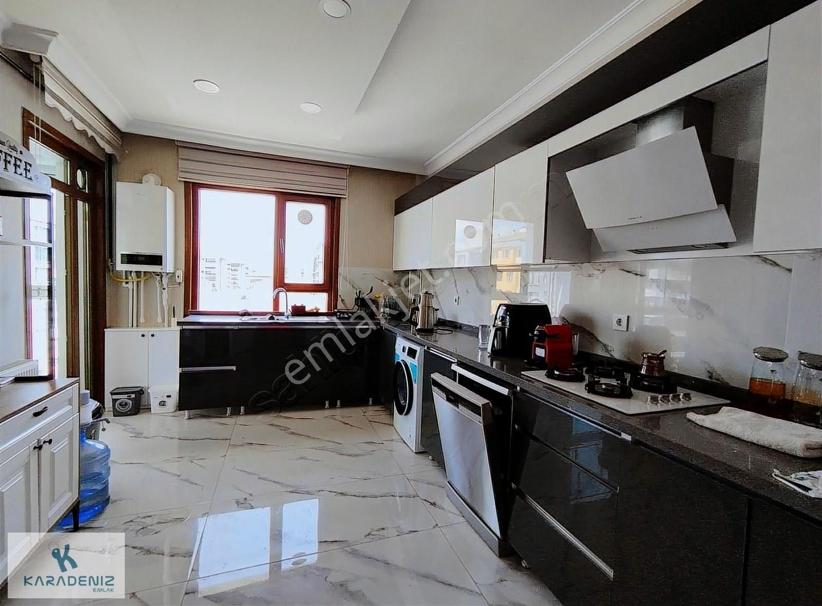 Bahçelievler'de Site İçi 4+1 Satılık Daire Karadeniz Emlak'tan