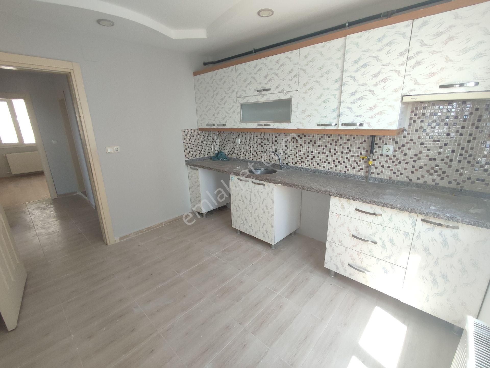 Atc Den Caddeye Yakın 3+1 Kombili Kiralık Daire...