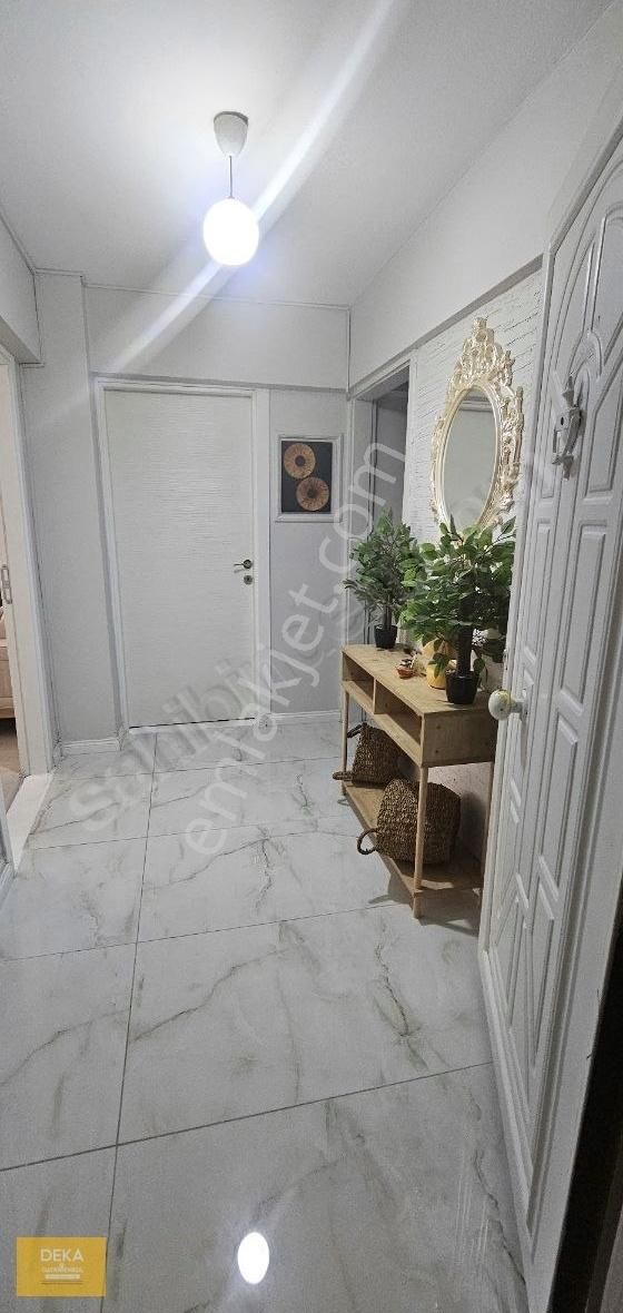 Deka Gayrimenkul'den Çiftlik Caddesinde Satılık 2+1