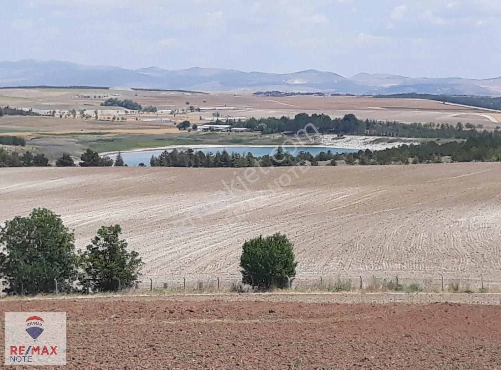 Satılık Gölbaşı, Topaklıda 5600m2 Tarla