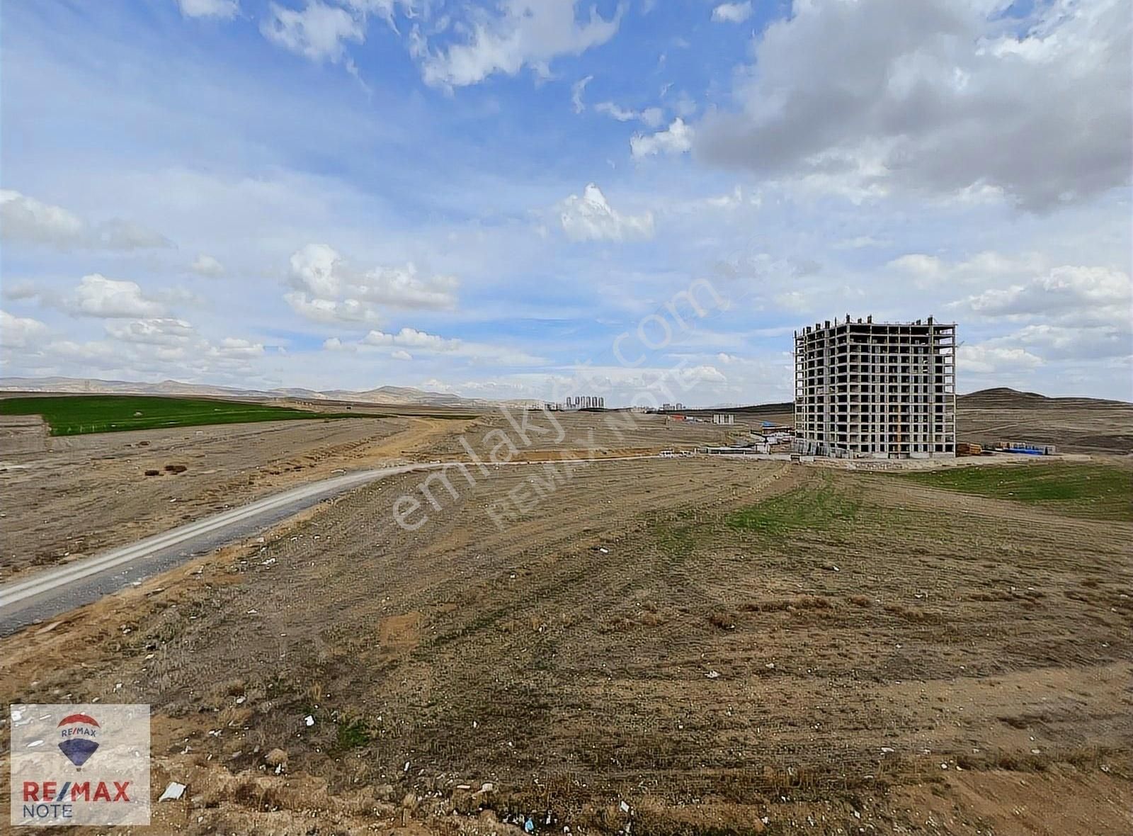 Zirveden Batı Konutlarında 5+1 Lüks Kiralık Daire