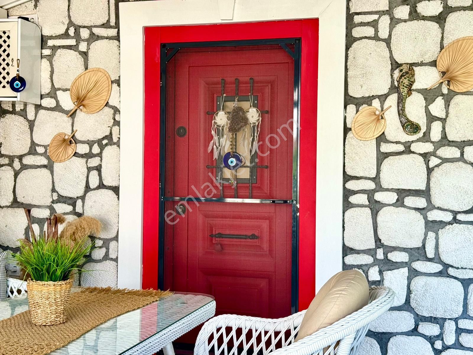 Dikilide Havuzlu Ve Elit Bir Sitede Ful Eşyalı Ve Şömineli Villa