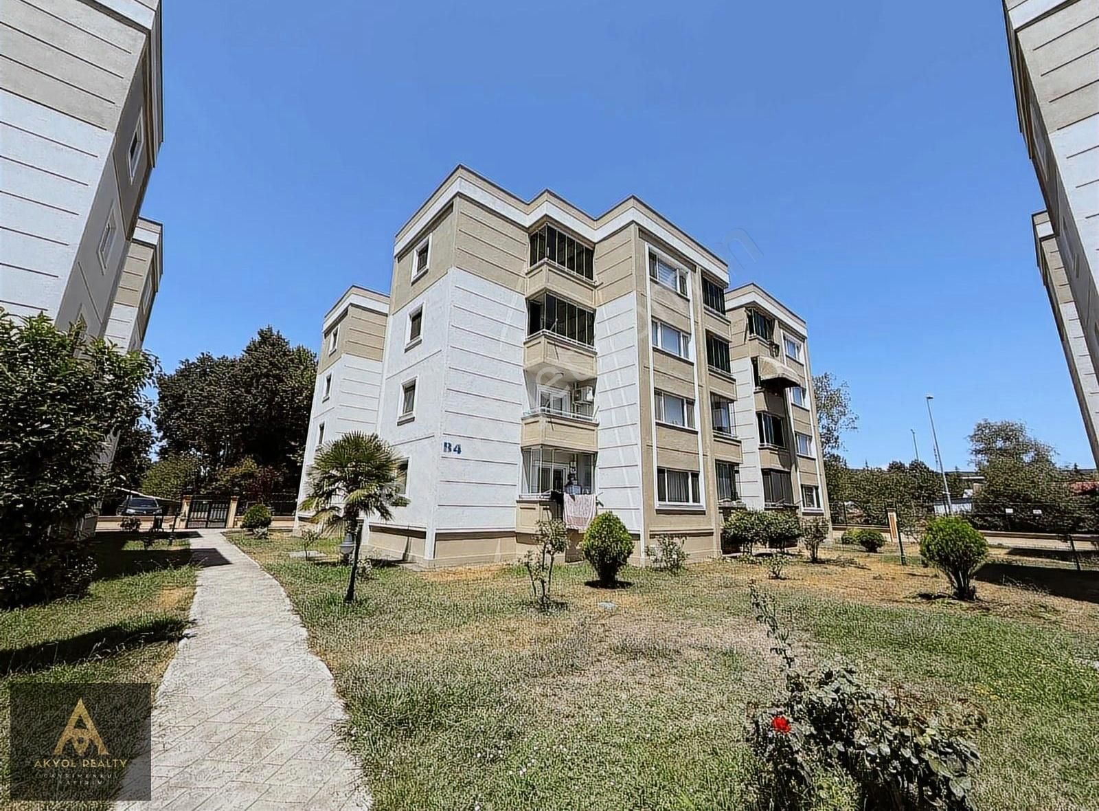 İzmit Kavanium Sitesi 815 Ada Kiralık 3+1 Arakat Temiz Daire