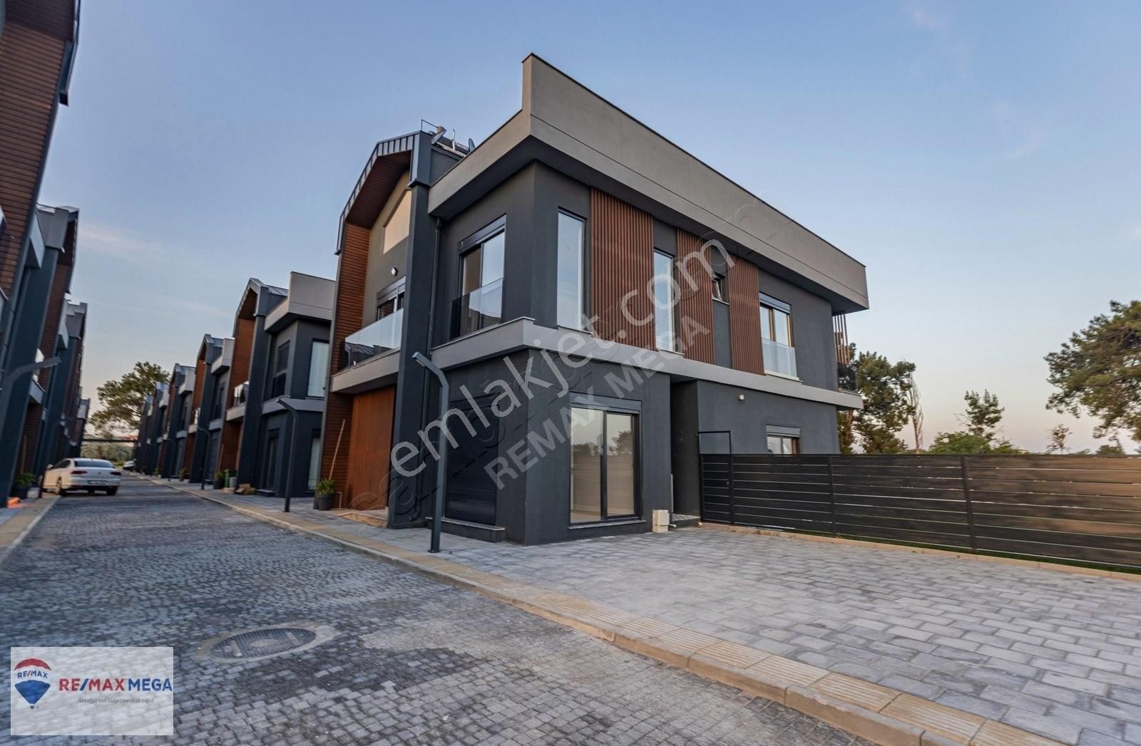 Döşemealtı Sky Garden Sitesi'nde 5+1 Özel Havuzlu Villa - Görsel 3