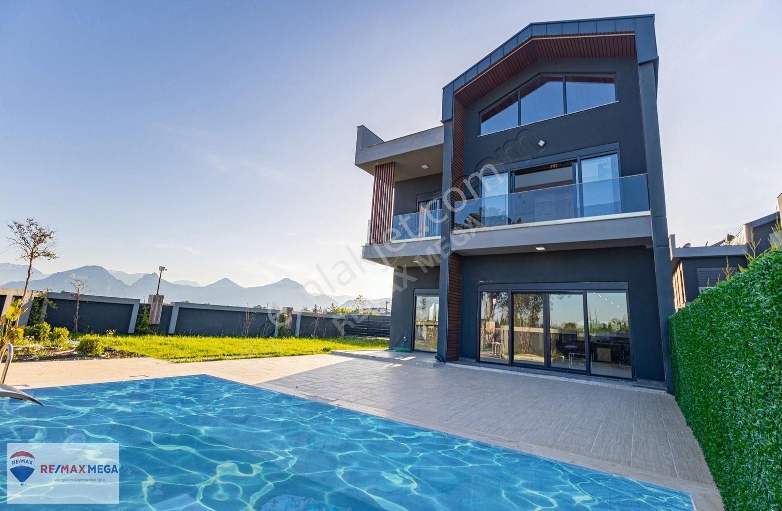 Döşemealtı Sky Garden Sitesi'nde 5+1 Özel Havuzlu Villa - Görsel 29