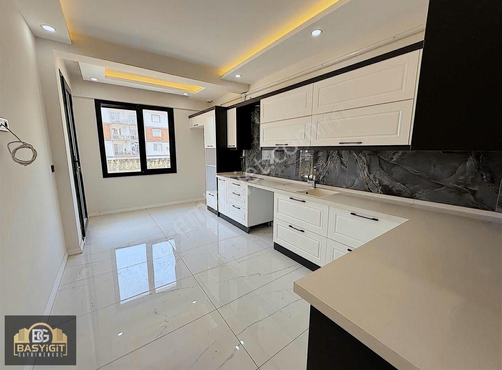 Hürriyet Mah.3+1,150m2 Yerden Isıtmalı Lüx Kiralık Daire