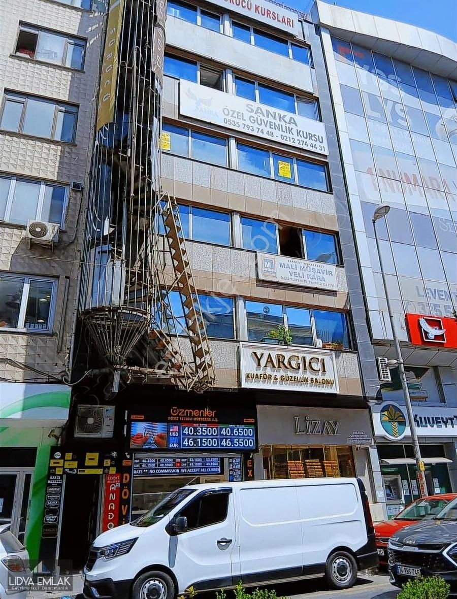 Sultan Selim Mahallesi 230 M2 Ofis Katı