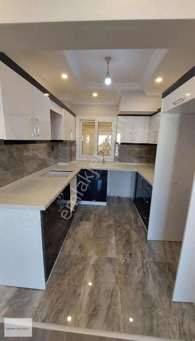 Tenis Kortu Üzerinde 3+1 Tamamen Yenilenmiş Daire