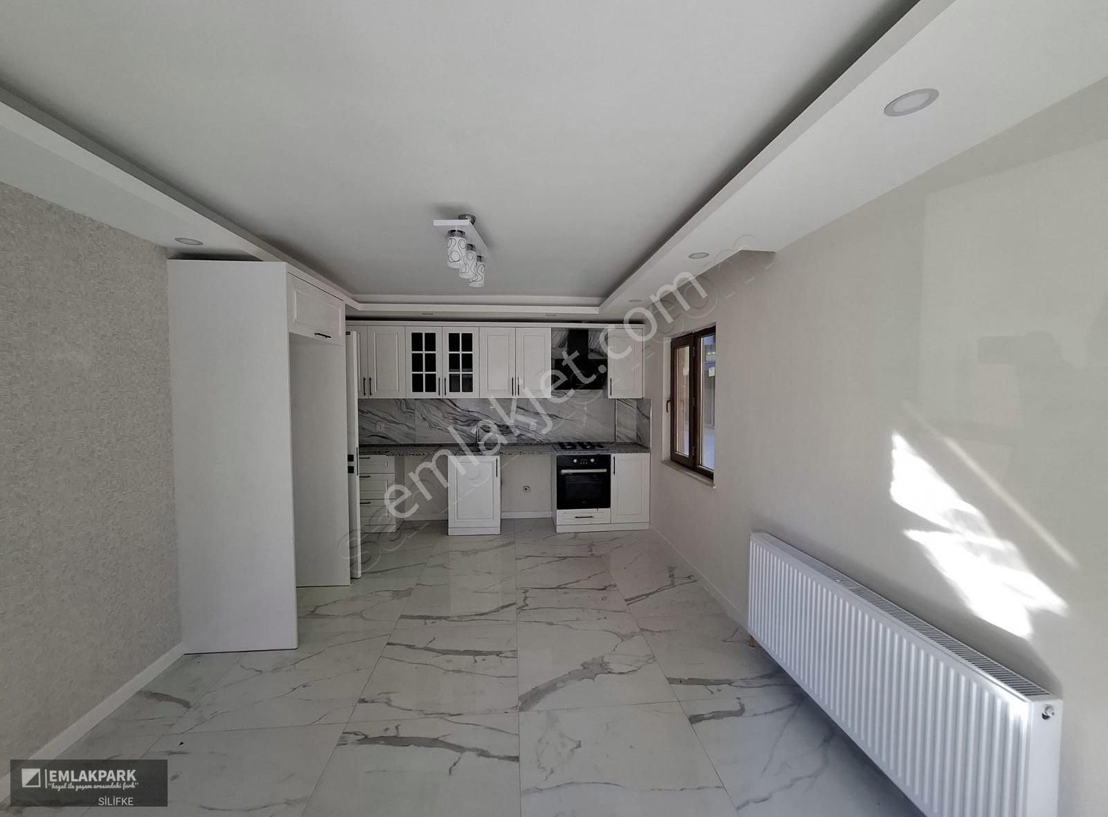 Emlakparkdan Silifke Merkezde Site İçinde Satılık 3+1 Daire
