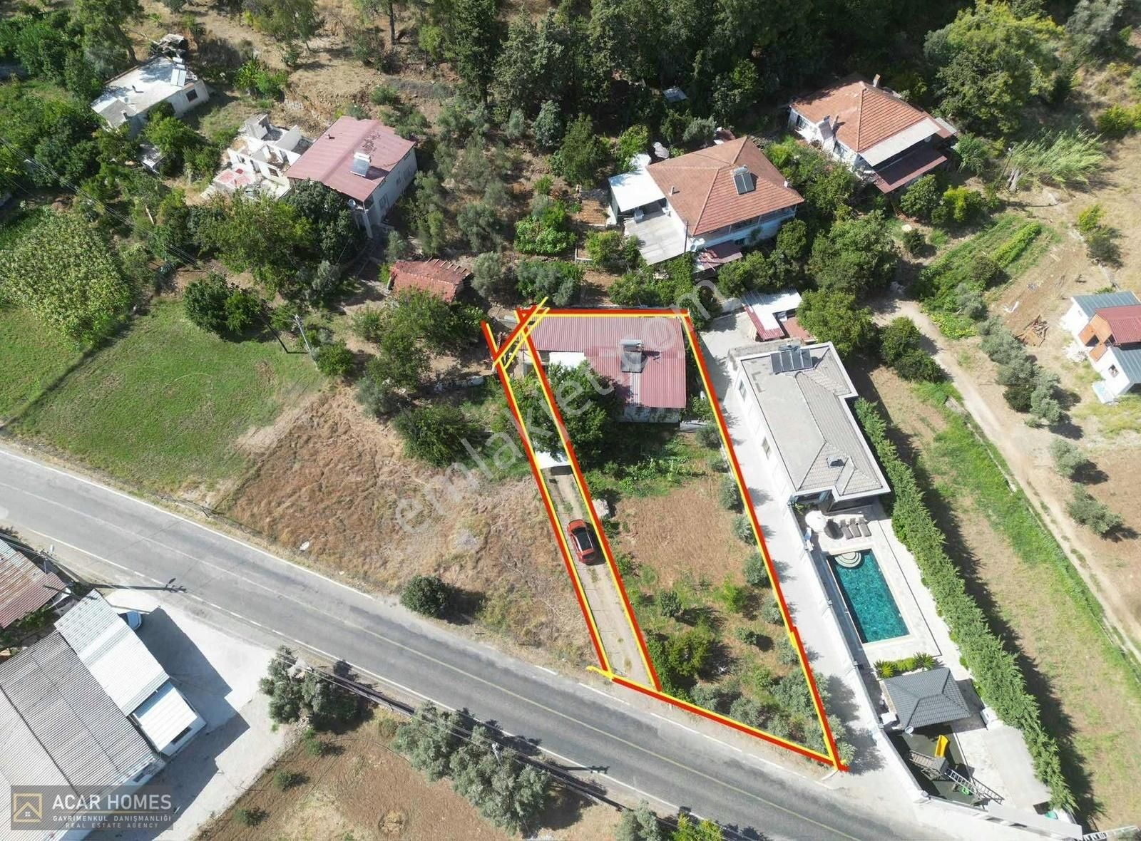 Yanıklarda 1130 M2 İçersinde 5+1 171 M2 Tabanlı Müstakil Ev
