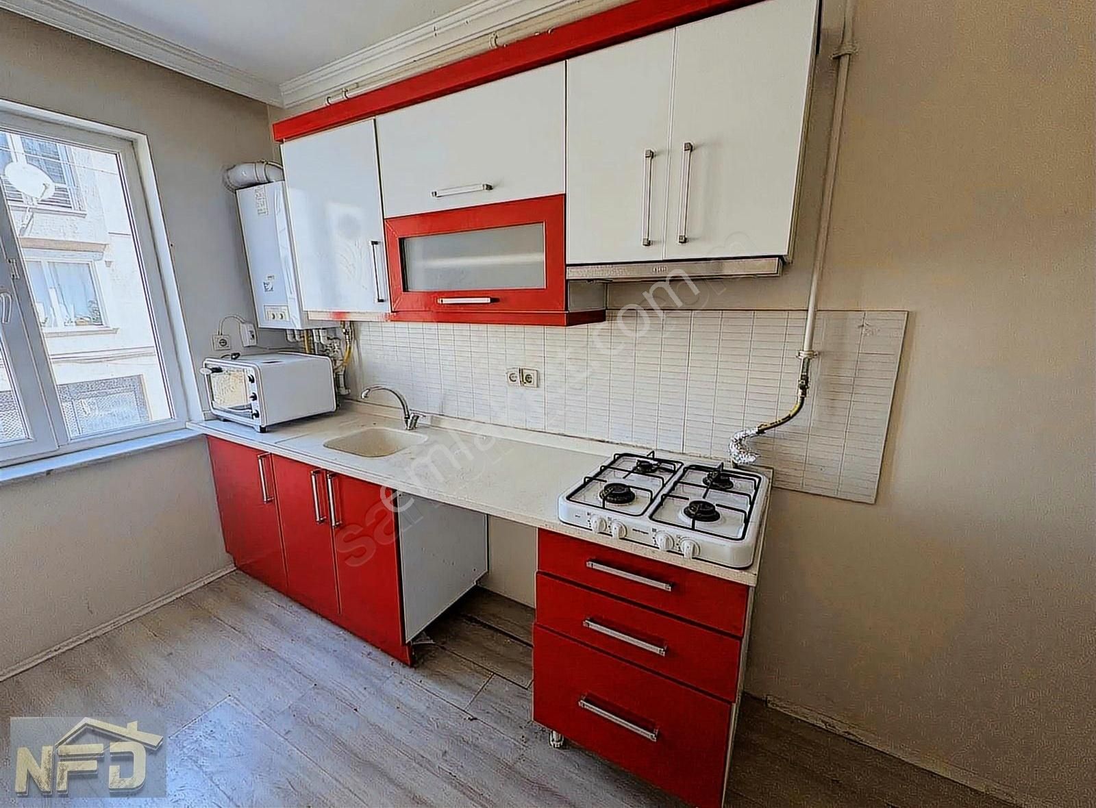 Şirintepe'de Eczacılık Yakını Ayrı Mutfaklı Satılık 1+1 Daire