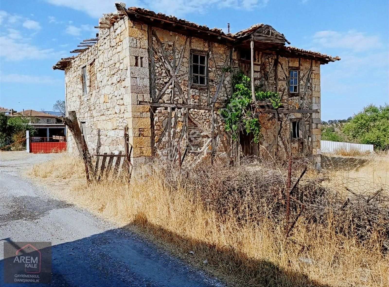 Çanakkale Çan Koyunyeri Köyünde Satılık Taş Ev
